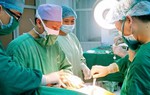 Bệnh viện Hà Đông thay khớp háng cho cụ bà 100 tuổi
