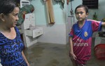 Thức trắng đêm vì triều cường ngập lút nhà