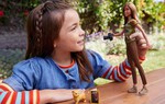 Độc đáo búp bê Barbie biến hình làm phóng viên ảnh 