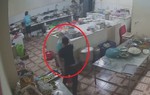 Nữ phụ bếp có hoàn cảnh éo le bị tạt axit khi đang làm việc