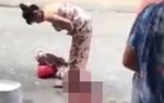 Đẻ rơi giữa đường đi mua rau rồi bế con về nhà để tiết kiệm tiền
