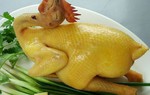 4 bước luộc gà mềm mà da không rách toác
