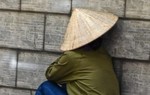 Ngủ không giường, ăn không bát
