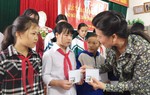 Hội LHPN Việt Nam trao học bổng phi chính phủ Mỹ cho nữ sinh nghèo vượt khó 