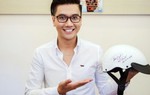 MC Công Tố trao "chiếc mũ bảo hiểm yêu thương"