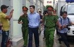 Những hình ảnh đầu tiên của bị cáo Nguyễn Trọng Trình tại phiên tòa xử vụ hiếp dâm bé gái trong vườn chuối