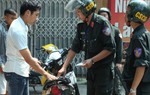 Hà Nội tăng cường xử phạt xe lạng lách đánh võng