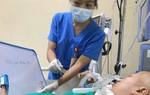 Tỉnh dậy sau nhiều ngày hôn mê, sản phụ ung thư muốn gặp chồng con