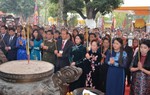Dâng hương tưởng nhớ Hai Bà Trưng và các anh hùng liệt nữ