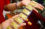 Sau 6 năm, giá vàng vượt mốc 42 triệu đồng/lượng