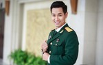 MC Nguyên Khang xuất hiện khác lạ với trang phục sĩ quan