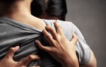 Cưới thêm người mới khi vợ làm ăn xa