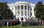 Bà Melania Trump cho chặt cây mộc lan chứng kiến 39 đời tổng thống Mỹ