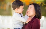 'Tôi từng có lúc muốn ôm con tự tử'
