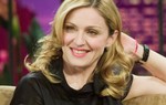 Ca sĩ Madonna viết nhạc về nữ quyền và việc sử dụng súng tại Mỹ