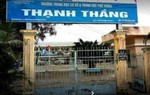 Lùm xùm chuyện 'ảnh nóng' tự chụp của phó hiệu trưởng bị đồng bộ hóa qua email nhà trường