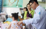 Phẫu thuật lấy khối u cực hiếm cho bé gái 3 tuổi