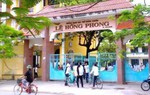 Chỉ kịp chịu tang mẹ nửa ngày, nữ sinh nuốt nước mắt vào phòng thi
