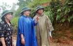Chủ tịch Hội LHPN Việt Nam thăm nạn nhân sạt lở đất ở Hòa Bình