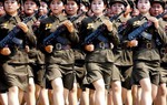 Đội nữ binh khả ái tham gia diễu binh mừng 70 năm quốc khánh Triều Tiên