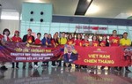 Cổ động viên lên đường sang Malaysia 'tiếp lửa' cho tuyển Việt Nam
