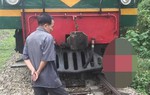 Yên Bái: Băng qua đường sắt, cụ bà người Mông bị tàu đâm tử vong