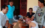  Bệnh lạ của 2 anh em ruột cứ chạm vào da là lở loét