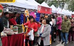 Cư dân háo hức chờ đón Hội chợ Xuân Vinhomes 2017