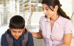 Bị mẹ cấm dùng điện thoại, hai mẹ con như ‘mặt trăng, mặt trời’