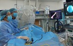 Bé gái không thể chạy nhảy vui đùa vì tim đập 200 lần/phút