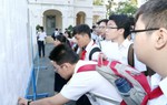 Cha mẹ vắt kiệt sức đầu tư cho con thi vào trường chuyên