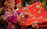 Ca sĩ Hoa Trần phát hành “Chiều phủ Tây Hồ” phiên bản hầu đồng 