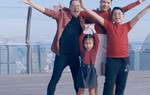Cả nhà Hoàng Bách cùng làm MV “Bố ơi mình đi Sing nhé”
