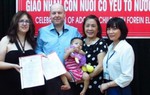 Thủ tục nhận con nuôi đích danh có yếu tố nước ngoài