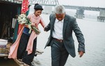 Từ 'cặp đôi tranh rác' đến 'đám cưới bên sông'
