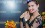 Lã Thanh Huyền quyến rũ với đầm ren đuôi cá