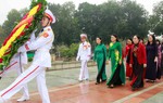 Đoàn Chủ tịch TƯ Hội LHPNVN viếng Lăng Bác