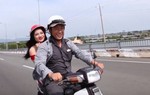  Diễn viên Kinh Quốc: Vợ là doanh nhân, chồng vẫn chạy xe ôm?
