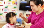 Bác sĩ chuyên khoa chỉ cách trị nôn trớ ở trẻ