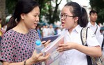 Mẹ và con đều sốc khi biết điểm thi vào lớp 10 