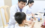 Dinh dưỡng cho trẻ khi nắng nóng kéo dài
