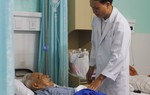 Mổ lấy 8 khối u đại tràng cho cụ ông 96 tuổi