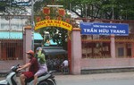 Thực hư chuyện học sinh “quờ tay trúng thầy” ở TPHCM
