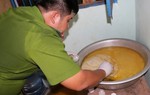Thuê nhà trọ để sản xuất mỡ bẩn