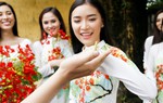 Áo dài 'Mối tình đầu' nổi bật họa tiết hoa phượng