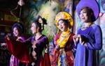 Các nhóm kịch LGBT tái hiện không khí lễ hội dân gian hoành tráng