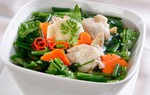 Canh cải bó xôi nấu thịt gà