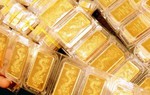 Cuối tuần giá vàng bật tăng lên 35,85 triệu đồng/lượng