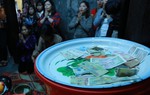 'Chưa có văn bản quy phạm nào quy định quản lý tiền công đức!'