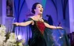 Phạm Thu Hà thăng hoa khi hát tại Nhà thờ Lớn Hà Nội
